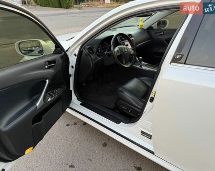 Білий Лексус ІС, об'ємом двигуна 2.5 л та пробігом 195 тис. км за 12800 $, фото 18 на Automoto.ua