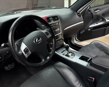 Белый Лексус ИС, объемом двигателя 2.5 л и пробегом 177 тыс. км за 12500 $, фото 5 на Automoto.ua