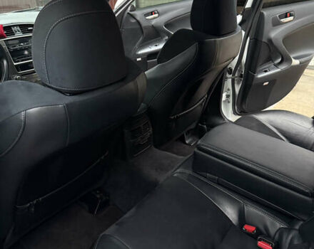 Белый Лексус ИС, объемом двигателя 2.5 л и пробегом 177 тыс. км за 12500 $, фото 7 на Automoto.ua