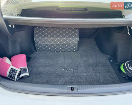 Белый Лексус ИС, объемом двигателя 2.5 л и пробегом 155 тыс. км за 19999 $, фото 14 на Automoto.ua