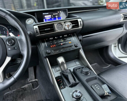 Білий Лексус ІС, об'ємом двигуна 2.5 л та пробігом 143 тис. км за 16800 $, фото 24 на Automoto.ua