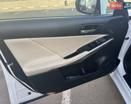 Білий Лексус ІС, об'ємом двигуна 2.5 л та пробігом 177 тис. км за 16300 $, фото 15 на Automoto.ua