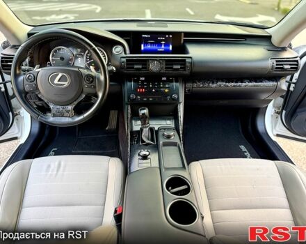 Белый Лексус ИС, объемом двигателя 2.5 л и пробегом 135 тыс. км за 15900 $, фото 5 на Automoto.ua
