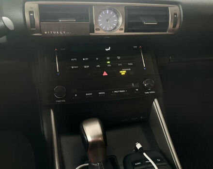 Білий Лексус ІС, об'ємом двигуна 2.5 л та пробігом 170 тис. км за 15300 $, фото 20 на Automoto.ua