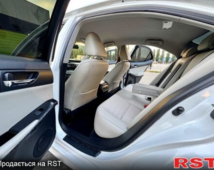Белый Лексус ИС, объемом двигателя 2.5 л и пробегом 135 тыс. км за 15900 $, фото 3 на Automoto.ua