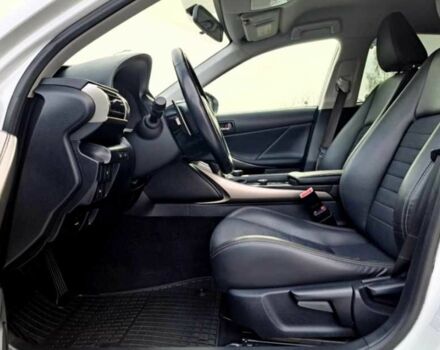 Білий Лексус ІС, об'ємом двигуна 2.5 л та пробігом 145 тис. км за 10000 $, фото 8 на Automoto.ua