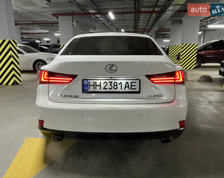 Белый Лексус ИС, объемом двигателя 2.5 л и пробегом 180 тыс. км за 16800 $, фото 4 на Automoto.ua