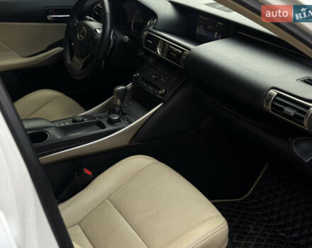 Белый Лексус ИС, объемом двигателя 2.5 л и пробегом 143 тыс. км за 15700 $, фото 18 на Automoto.ua