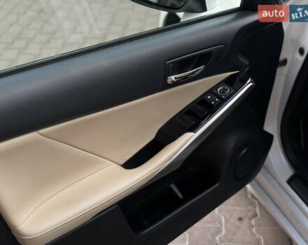 Белый Лексус ИС, объемом двигателя 2.5 л и пробегом 143 тыс. км за 14850 $, фото 17 на Automoto.ua