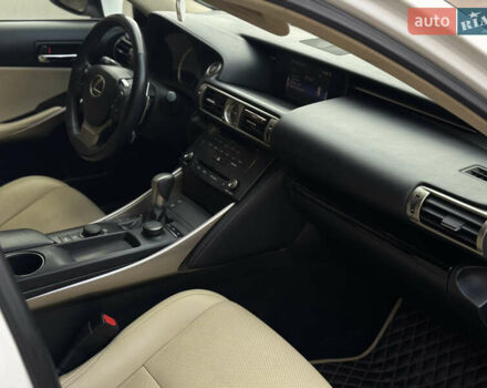 Белый Лексус ИС, объемом двигателя 2.5 л и пробегом 143 тыс. км за 15700 $, фото 17 на Automoto.ua