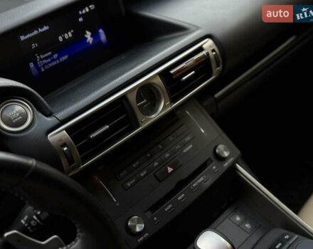 Белый Лексус ИС, объемом двигателя 2.5 л и пробегом 143 тыс. км за 14850 $, фото 21 на Automoto.ua