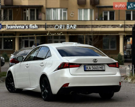 Белый Лексус ИС, объемом двигателя 2.5 л и пробегом 143 тыс. км за 15700 $, фото 2 на Automoto.ua