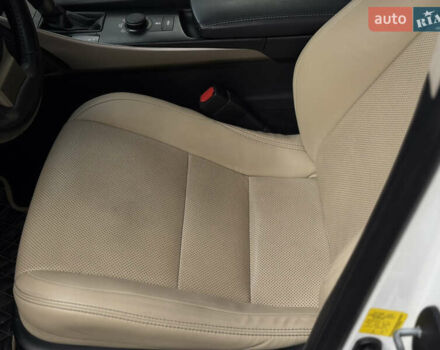 Белый Лексус ИС, объемом двигателя 2.5 л и пробегом 143 тыс. км за 14850 $, фото 19 на Automoto.ua