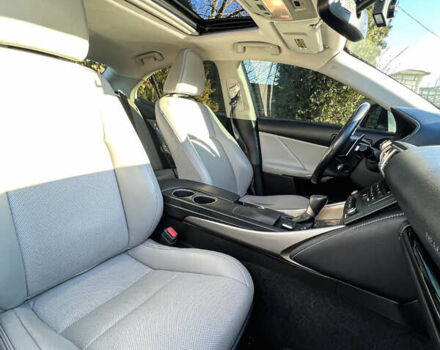 Белый Лексус ИС, объемом двигателя 2.5 л и пробегом 130 тыс. км за 16300 $, фото 8 на Automoto.ua