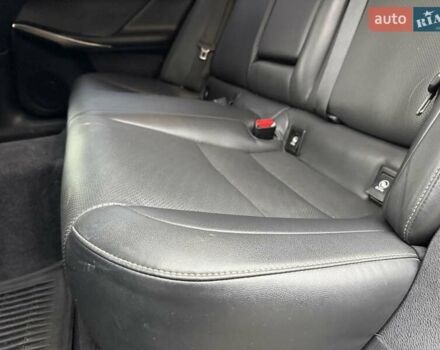 Білий Лексус ІС, об'ємом двигуна 2.5 л та пробігом 240 тис. км за 12500 $, фото 49 на Automoto.ua