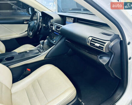 Белый Лексус ИС, объемом двигателя 2.5 л и пробегом 98 тыс. км за 16900 $, фото 52 на Automoto.ua