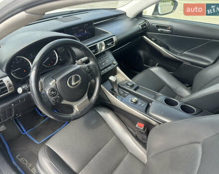 Белый Лексус ИС, объемом двигателя 2.5 л и пробегом 160 тыс. км за 16900 $, фото 8 на Automoto.ua