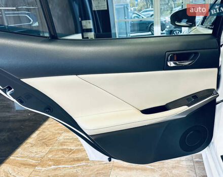 Белый Лексус ИС, объемом двигателя 2.5 л и пробегом 98 тыс. км за 16900 $, фото 40 на Automoto.ua