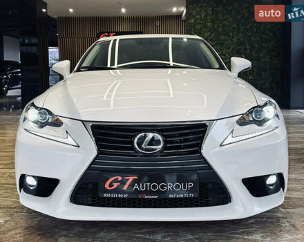 Белый Лексус ИС, объемом двигателя 2.5 л и пробегом 98 тыс. км за 16900 $, фото 1 на Automoto.ua
