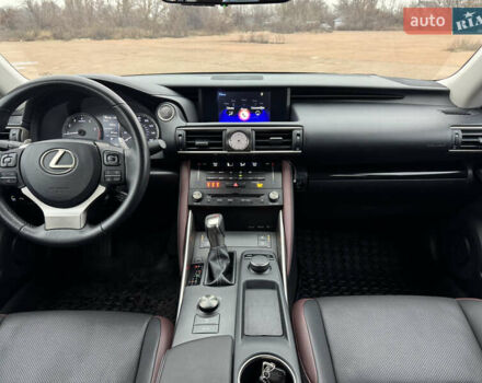 Белый Лексус ИС, объемом двигателя 2 л и пробегом 115 тыс. км за 17500 $, фото 4 на Automoto.ua