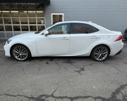 Белый Лексус ИС, объемом двигателя 2 л и пробегом 75 тыс. км за 5900 $, фото 3 на Automoto.ua