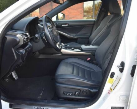 Белый Лексус ИС, объемом двигателя 2 л и пробегом 80 тыс. км за 9900 $, фото 6 на Automoto.ua