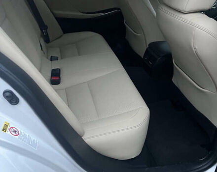 Белый Лексус ИС, объемом двигателя 0 л и пробегом 168 тыс. км за 17999 $, фото 5 на Automoto.ua