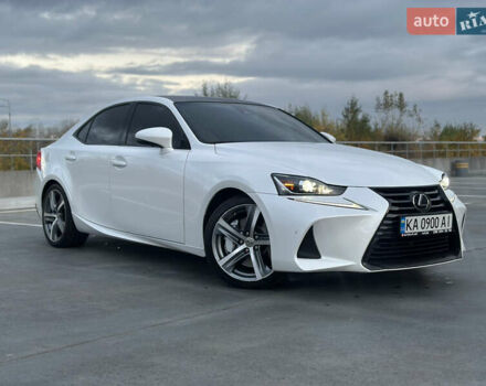 Белый Лексус ИС, объемом двигателя 2 л и пробегом 150 тыс. км за 17999 $, фото 1 на Automoto.ua