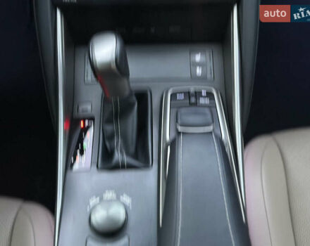 Белый Лексус ИС, объемом двигателя 2 л и пробегом 150 тыс. км за 17999 $, фото 24 на Automoto.ua