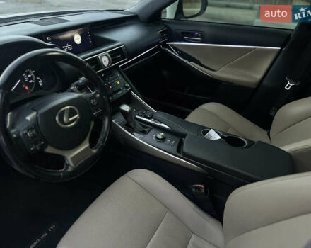 Белый Лексус ИС, объемом двигателя 2 л и пробегом 150 тыс. км за 17999 $, фото 14 на Automoto.ua
