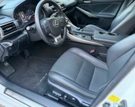 Белый Лексус ИС, объемом двигателя 2 л и пробегом 75 тыс. км за 5900 $, фото 7 на Automoto.ua