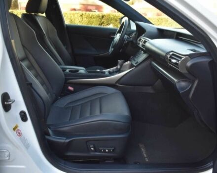 Белый Лексус ИС, объемом двигателя 2 л и пробегом 80 тыс. км за 9900 $, фото 8 на Automoto.ua