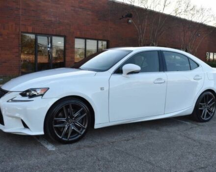 Белый Лексус ИС, объемом двигателя 2 л и пробегом 80 тыс. км за 9900 $, фото 2 на Automoto.ua