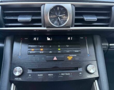 Белый Лексус ИС, объемом двигателя 2 л и пробегом 75 тыс. км за 5900 $, фото 12 на Automoto.ua