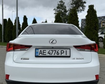 Белый Лексус ИС, объемом двигателя 2 л и пробегом 92 тыс. км за 17900 $, фото 5 на Automoto.ua