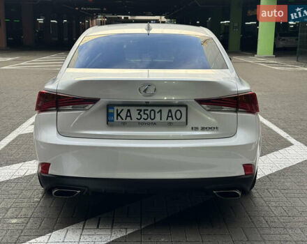Белый Лексус ИС, объемом двигателя 2 л и пробегом 59 тыс. км за 20700 $, фото 3 на Automoto.ua