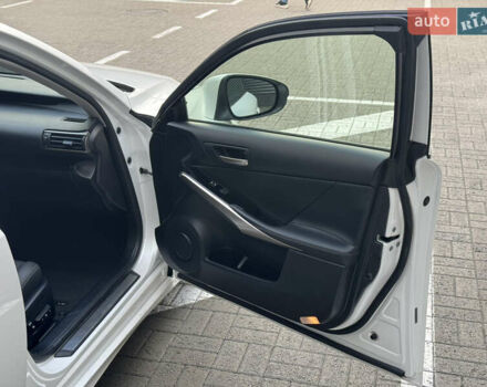 Белый Лексус ИС, объемом двигателя 2 л и пробегом 59 тыс. км за 20700 $, фото 17 на Automoto.ua