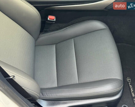 Белый Лексус ИС, объемом двигателя 2 л и пробегом 59 тыс. км за 20700 $, фото 20 на Automoto.ua