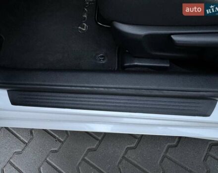 Білий Лексус ІС, об'ємом двигуна 2 л та пробігом 64 тис. км за 20500 $, фото 48 на Automoto.ua