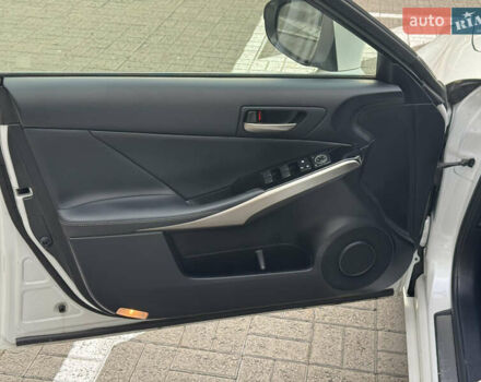 Белый Лексус ИС, объемом двигателя 2 л и пробегом 59 тыс. км за 20700 $, фото 11 на Automoto.ua