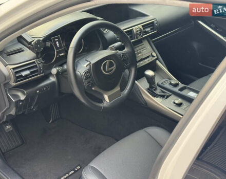 Белый Лексус ИС, объемом двигателя 2 л и пробегом 59 тыс. км за 20700 $, фото 12 на Automoto.ua