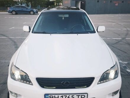 Білий Лексус ІС, об'ємом двигуна 2 л та пробігом 300 тис. км за 6005 $, фото 1 на Automoto.ua
