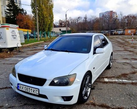 Белый Лексус ИС, объемом двигателя 2 л и пробегом 402 тыс. км за 5300 $, фото 1 на Automoto.ua