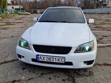 Белый Лексус ИС, объемом двигателя 1.99 л и пробегом 402 тыс. км за 5300 $, фото 1 на Automoto.ua