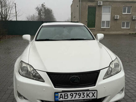 Белый Лексус ИС, объемом двигателя 2.5 л и пробегом 320 тыс. км за 7500 $, фото 1 на Automoto.ua