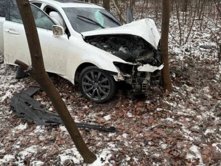 Білий Лексус ІС, об'ємом двигуна 2.5 л та пробігом 170 тис. км за 3000 $, фото 1 на Automoto.ua