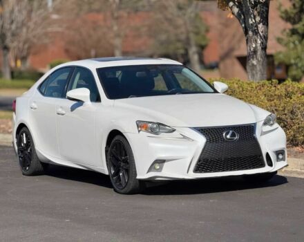 Белый Лексус ИС, объемом двигателя 2.5 л и пробегом 82 тыс. км за 4350 $, фото 1 на Automoto.ua