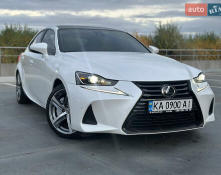 Белый Лексус ИС, объемом двигателя 2 л и пробегом 150 тыс. км за 17999 $, фото 1 на Automoto.ua