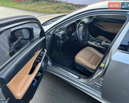 Бежевый Лексус ИС, объемом двигателя 2 л и пробегом 159 тыс. км за 19999 $, фото 10 на Automoto.ua