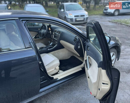 Черный Лексус ИС, объемом двигателя 2.23 л и пробегом 336 тыс. км за 6900 $, фото 5 на Automoto.ua